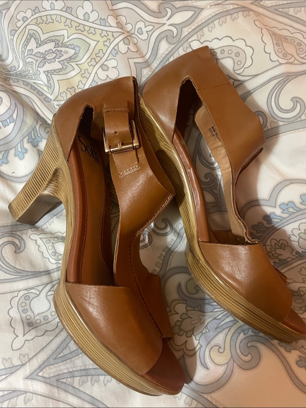 Sofft brown leather heeled sandal.